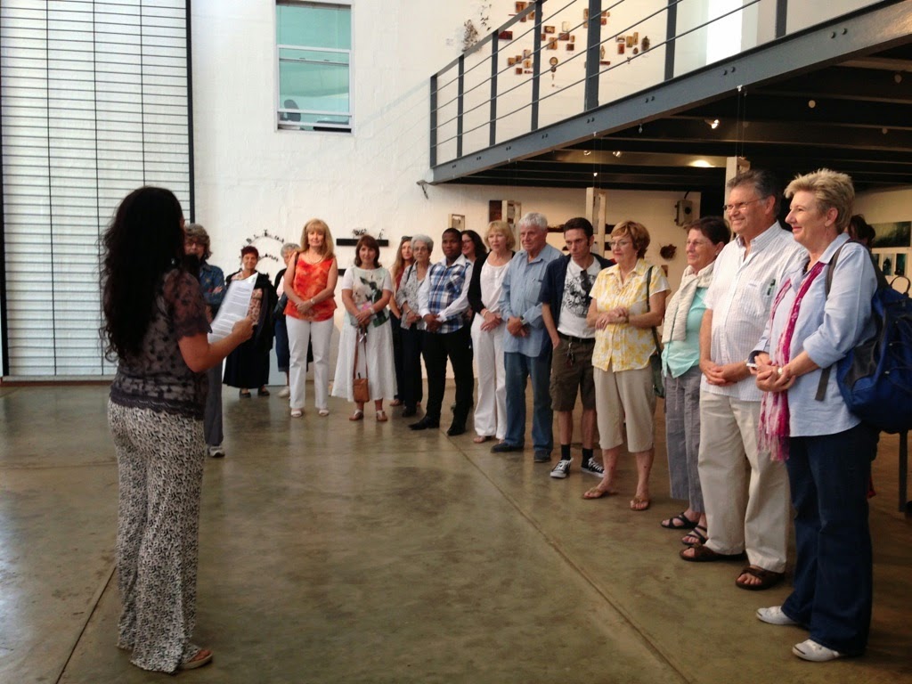 THE ART OF CONVERSATION IN COLLABORATIVE EXHIBITION